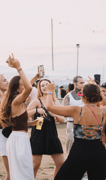 Beach clubs that are visited by more than 10,000 people daily